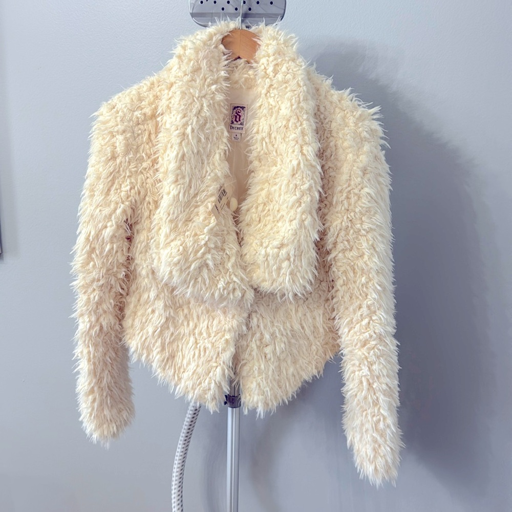 NWT Decree shaggy fake fur Natural color jacket. Size S